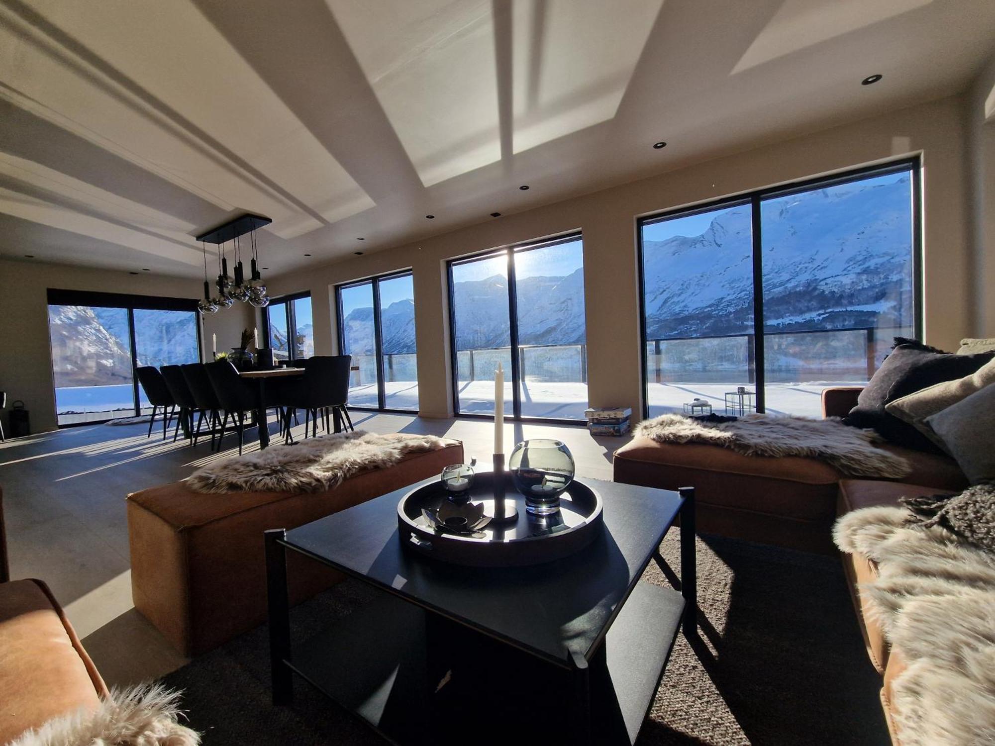Flo Bellevue Villa