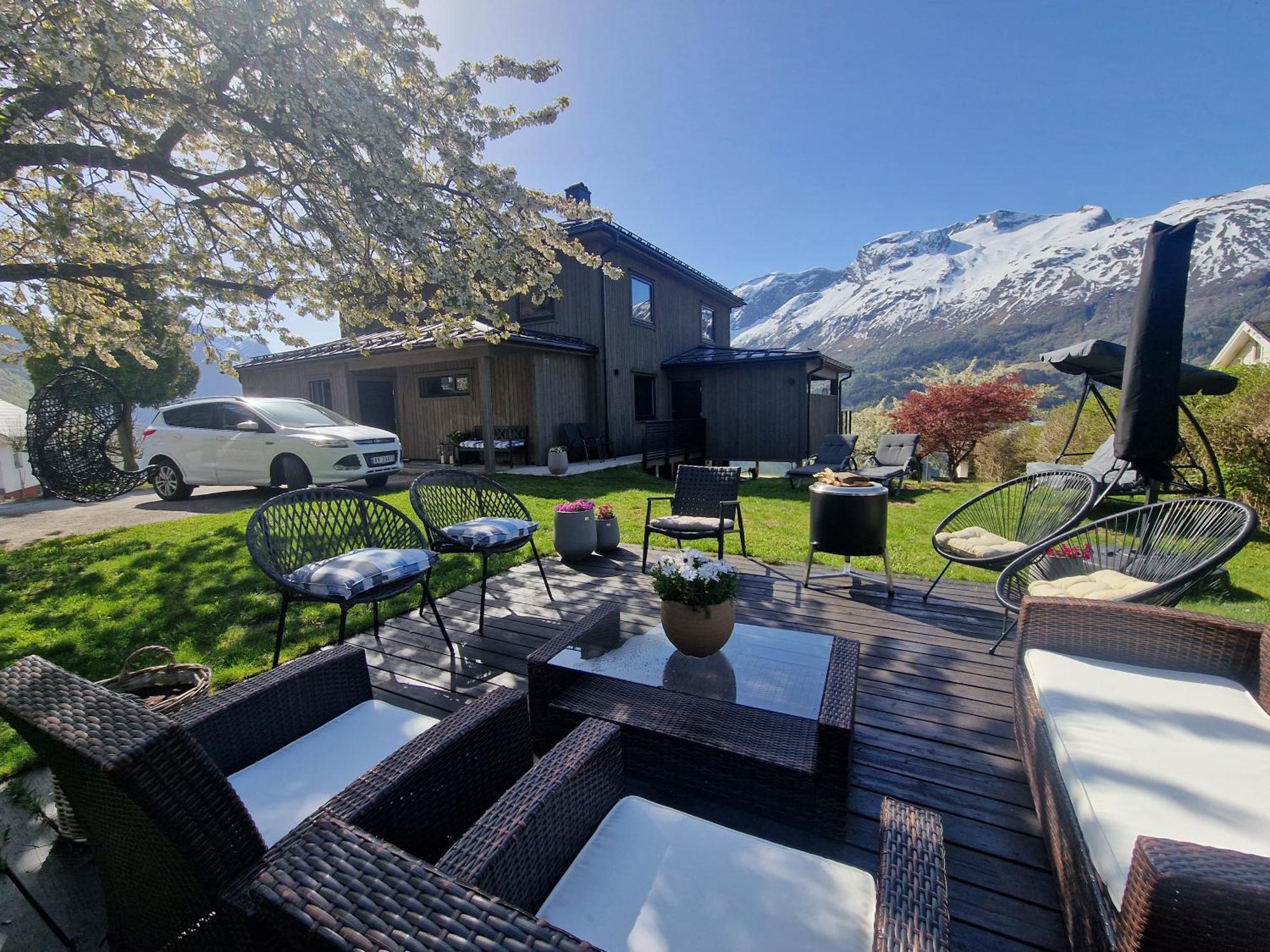 Flo Bellevue Villa